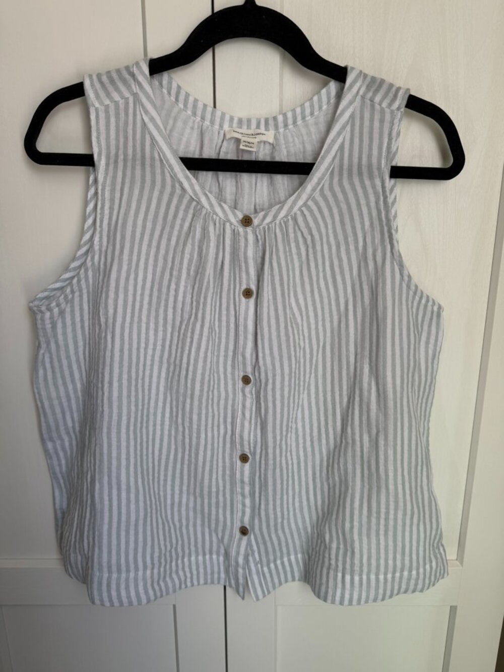 Striped BeachLunchLounge Collection size medium tank with Natural fibers